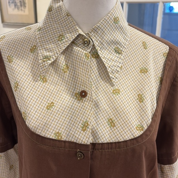 Vintage brown button down with patterned sleeves and top. Size M - Picture 2 of 7